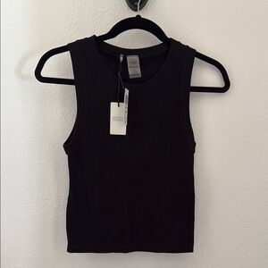 Brand New Aritzia Rib Seamless Crew Tank in Black (size Small)